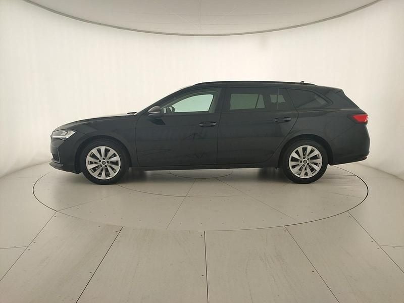 Usado Skoda Superb Selection 150 CV (110 kW) 2025 Negro Familiar