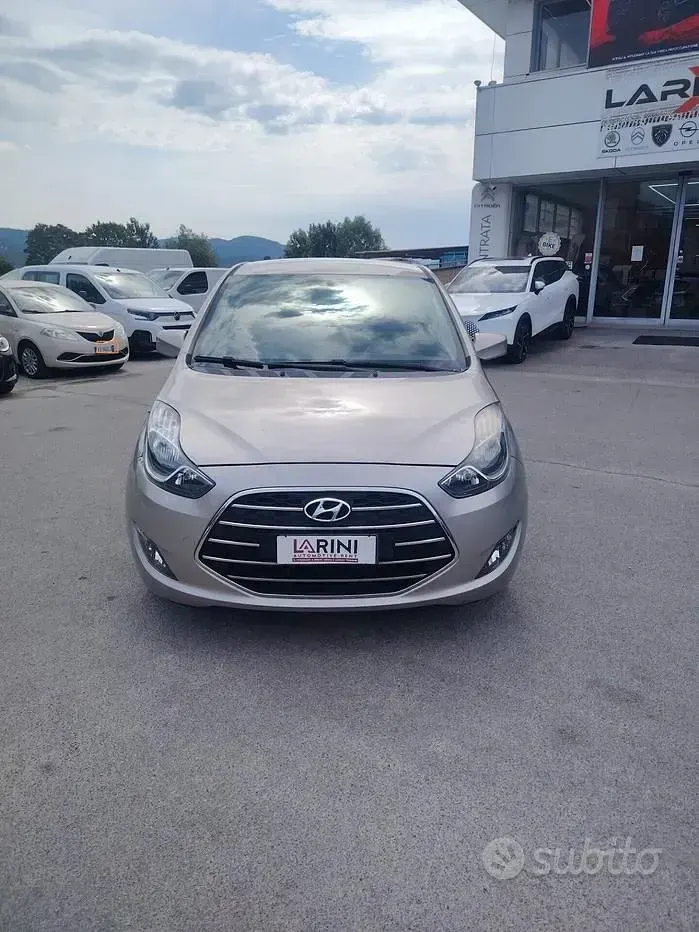 Usata Hyundai ix20 Xpossible 90 CV (66 kW) 2017 Grigio Utilitaria