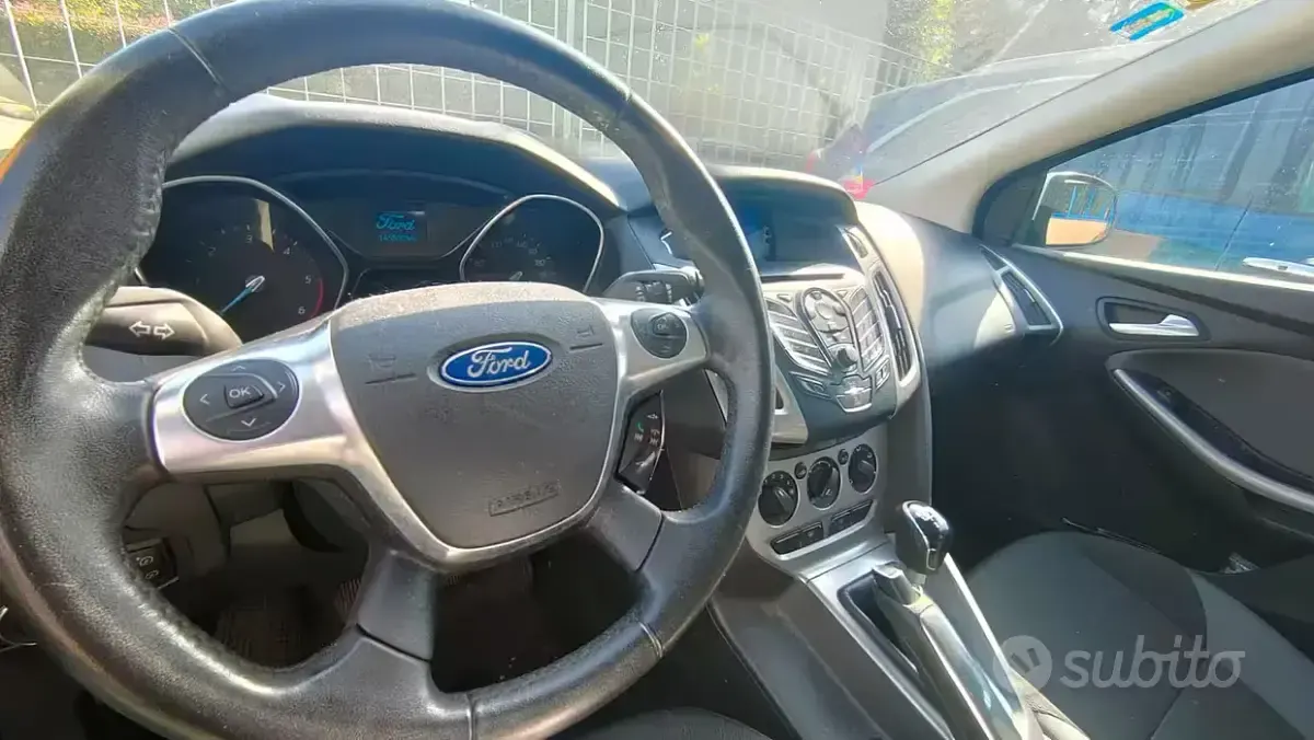 Usata Ford Focus 95 CV (69 kW) 2011 Grigio Station wagon
