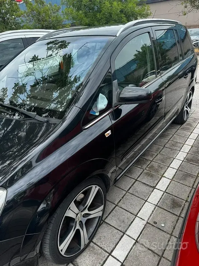 Usata Opel Zafira 120 CV (88 kW) 2007 Nero Monovolume