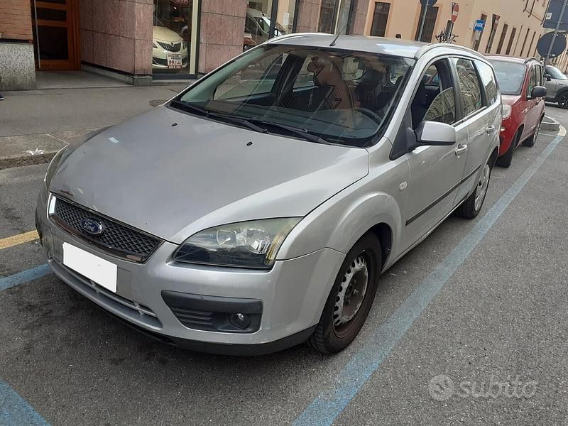 Grigio Usata 2007 Ford Focus Station wagon | 2450 € (Buon prezzo) - Immagine 1/4