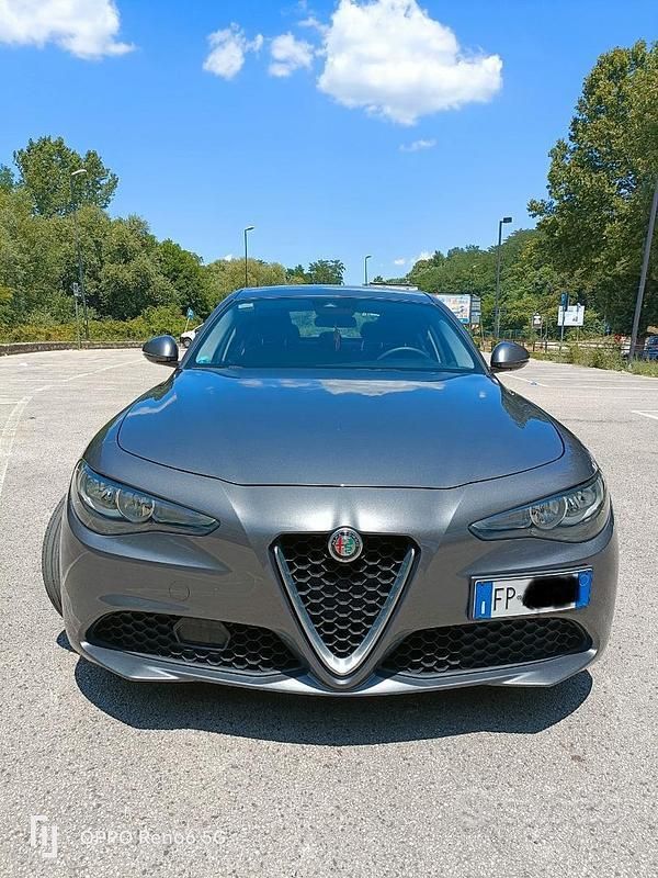 Grigio Usata 2018 Alfa Romeo Giulia Tre volumi | 16.500 € (Super prezzo) - Immagine 1/4