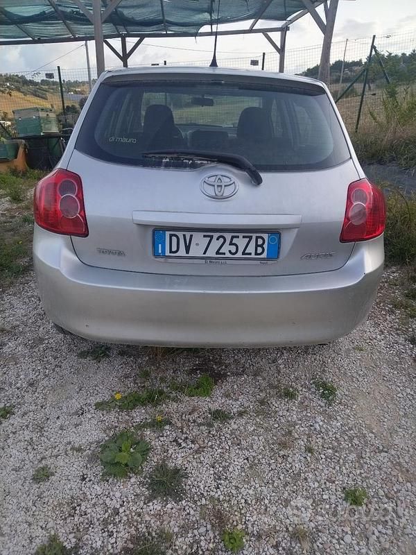 Usata Toyota Auris 90 CV (66 kW) 2009 Grigio Berlina