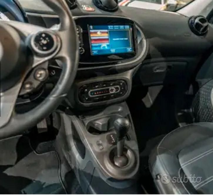Begagnad Smart ForFour 90 HK (66 kW) 2018 Svart Halvkombi