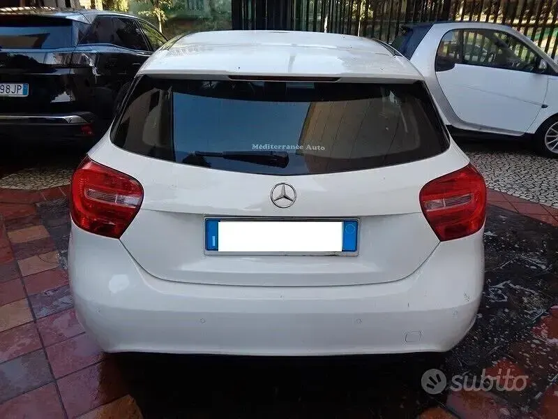 Usata Mercedes A180 109 CV (80 kW) 2015 Bianco Berlina