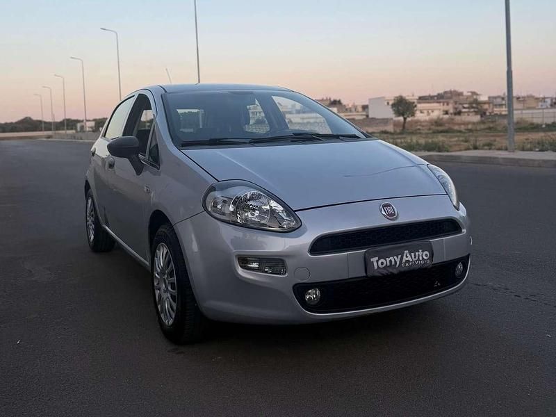 Argento Usata 2018 Fiat Punto Active Due volumi | 6300 € (Buon prezzo) - Immagine 1/4