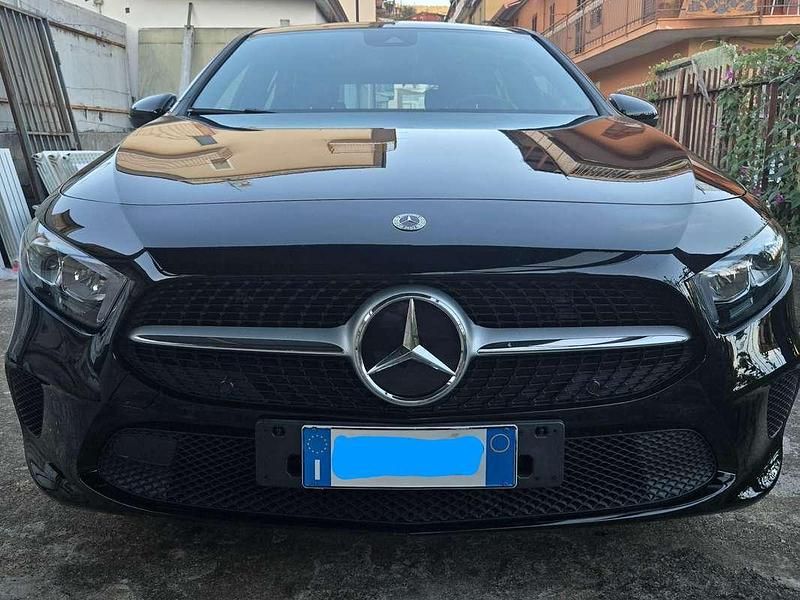 Nero Usata 2022 Mercedes A180 Edition Tre volumi | 28.000 € (Buon prezzo) - Immagine 1/4