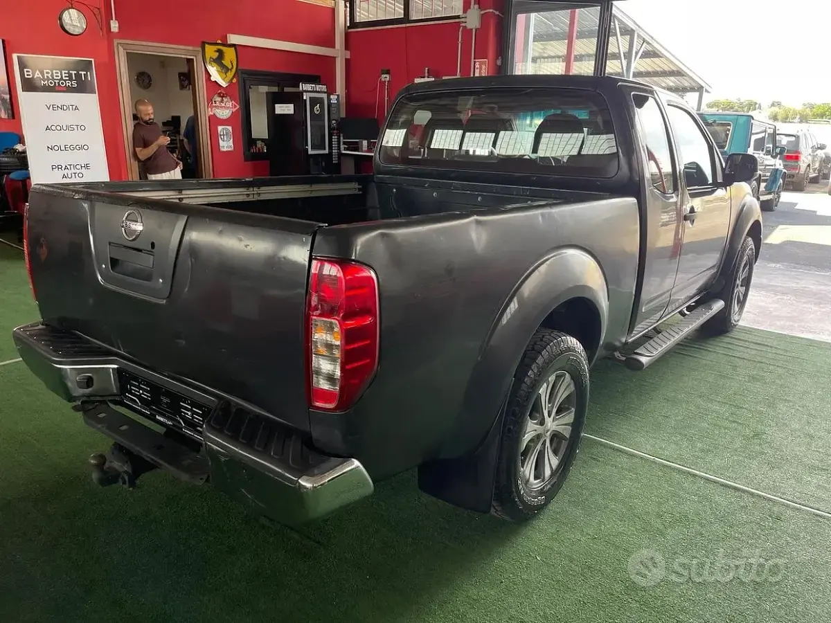 Usata Nissan Navara 171 CV (125 kW) 2009 Grigio Pick-up