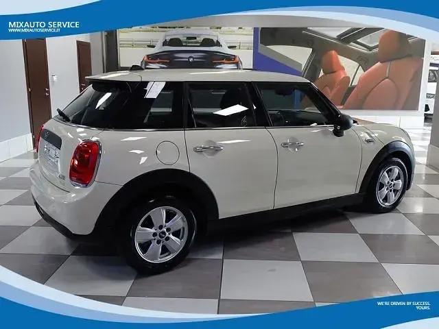 Usata Mini ONE 102 CV (75 kW) 2018 Bianco pastello Utilitaria