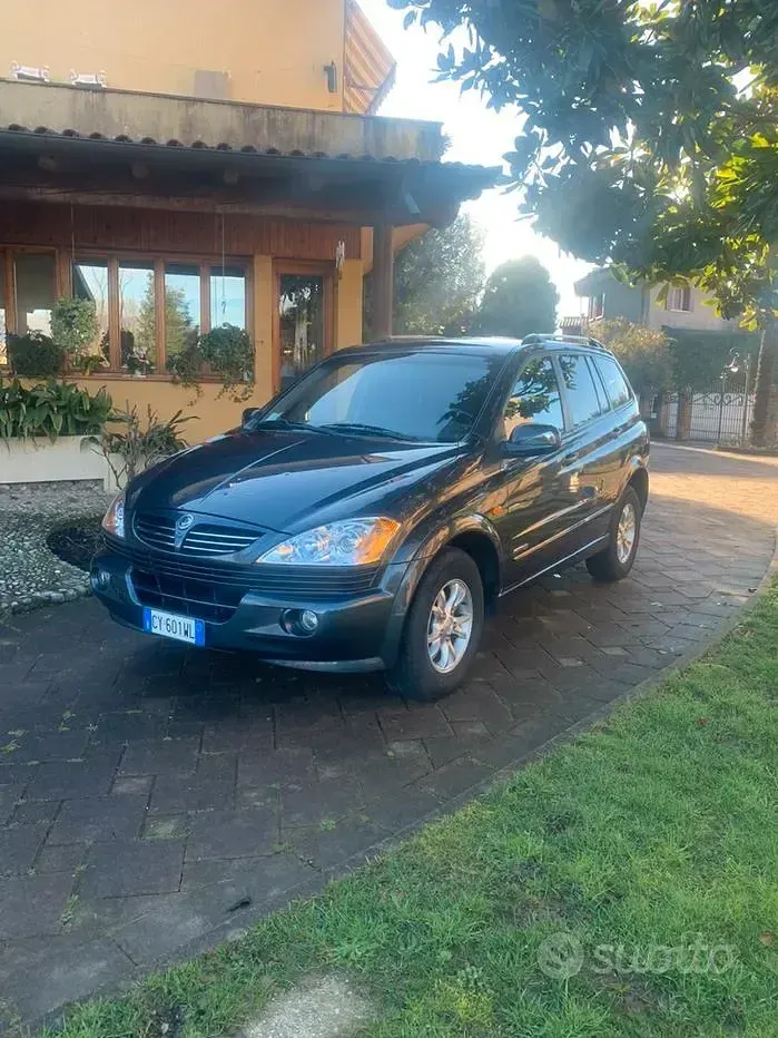 Usata SsangYong Kyron 141 CV (103 kW) 2006 Grigio SUV