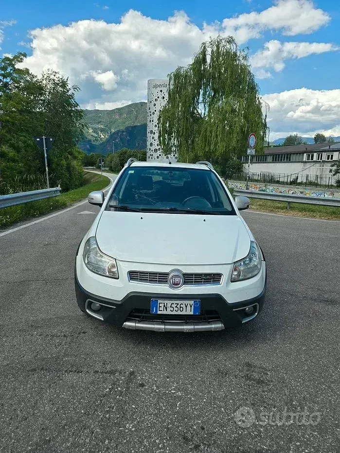 Usata Fiat Sedici 135 CV (99 kW) 2012 Bianco SUV