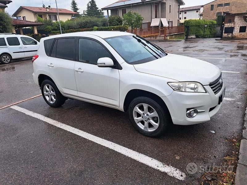 Usata Toyota RAV4 150 CV (110 kW) 2010 Bianco SUV