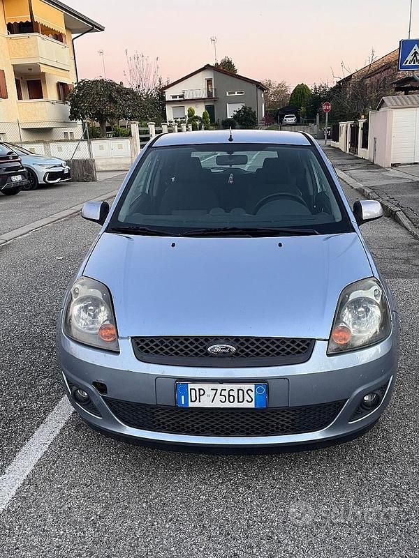Usata 2008 Ford Fiesta Due volumi | 1000 € (Ottimo prezzo) - Immagine 1/4