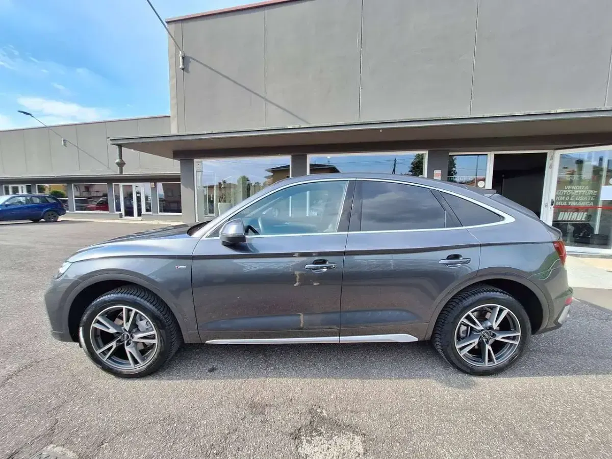 Usata Audi Q5 Sportback S-Line 204 CV (150 kW) 2024 Grigio SUV