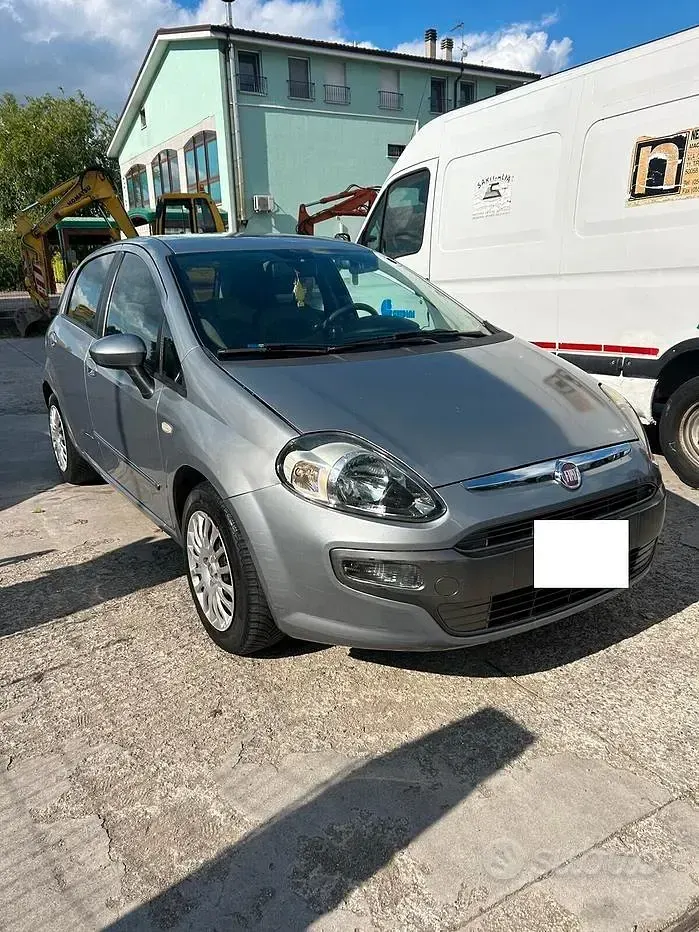 Usata Fiat Punto Young 75 CV (55 kW) 2014 Grigio Utilitaria