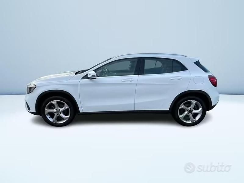 Usata Mercedes GLA180 108 CV (79 kW) 2018 Bianco SUV