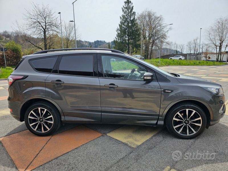 Usata Ford Kuga ST-Line 120 CV (88 kW) 2019 Grigio SUV