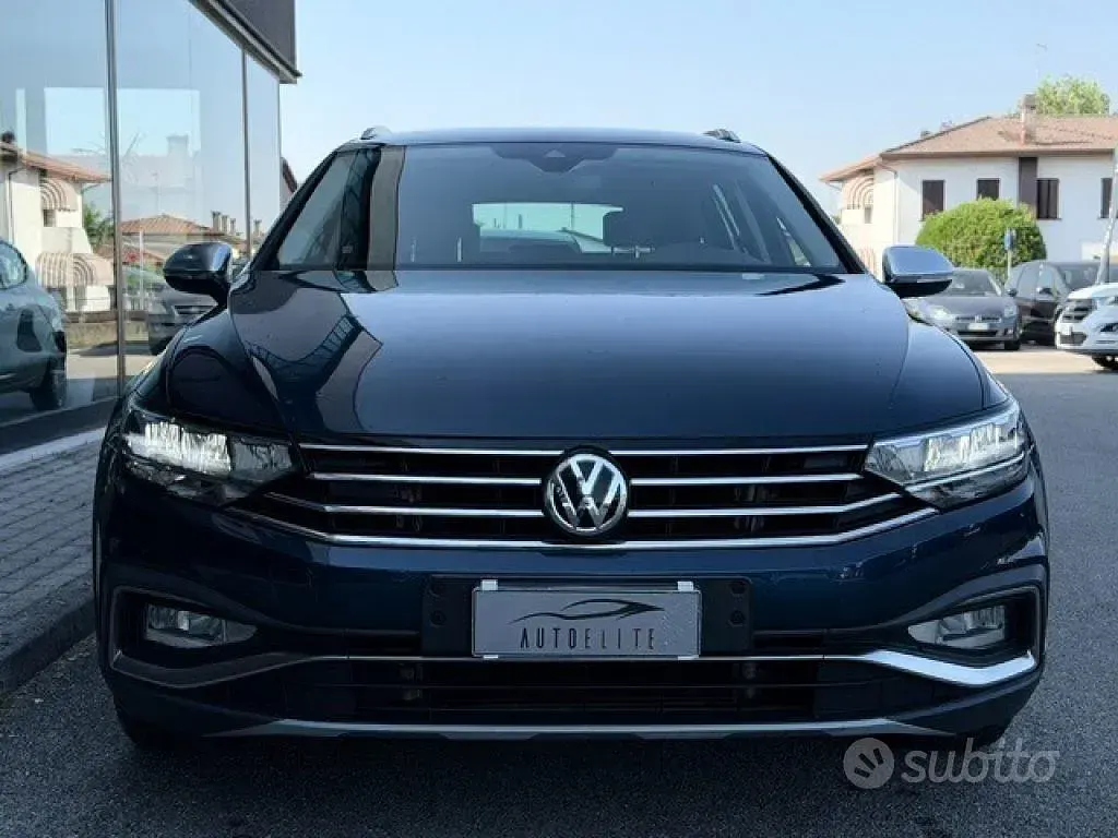Usata VW Passat 190 CV (139 kW) 2020 Bluazzurro Station wagon