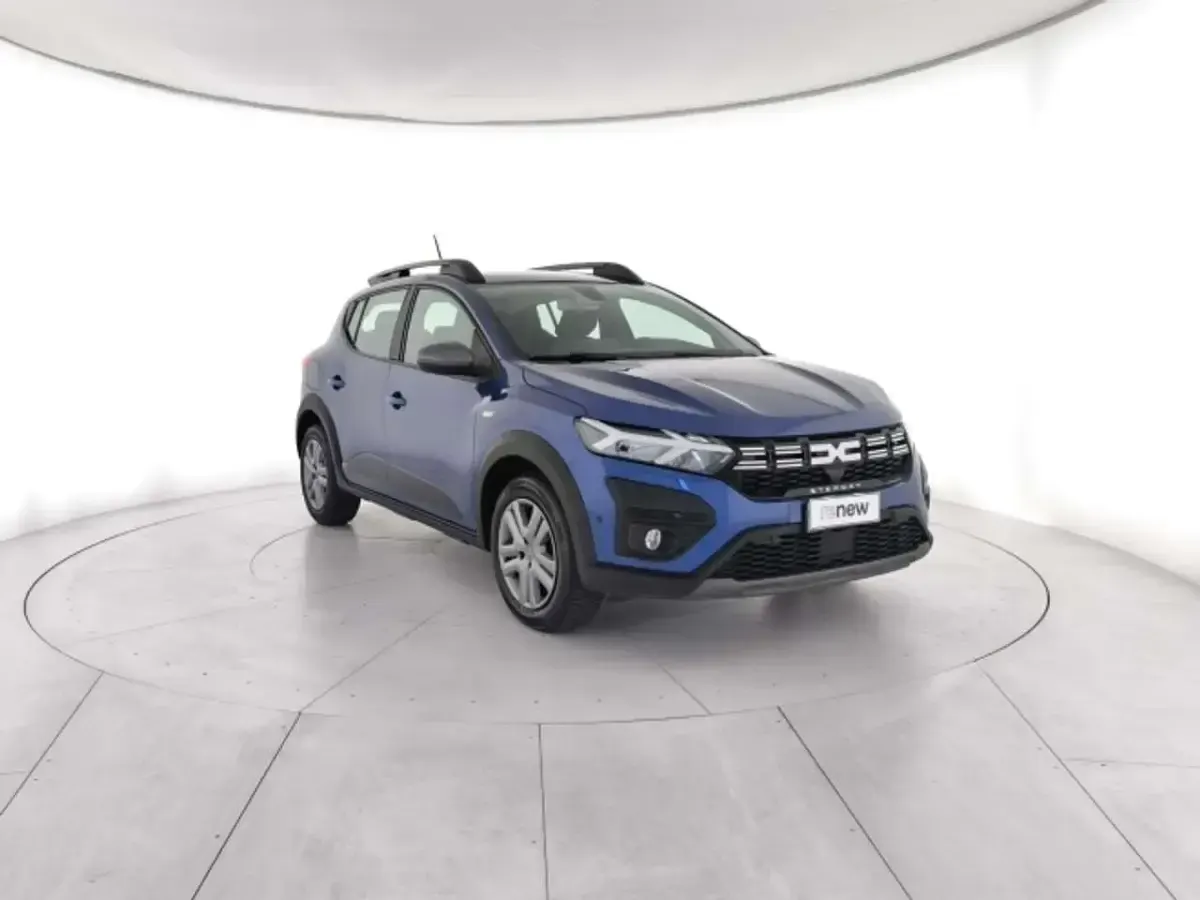 Usata Dacia Sandero Expression 101 CV (74 kW) 2023 Blu iron Berlina