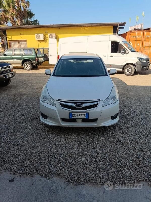 Bianco Usata 2012 Subaru Legacy Station wagon | 2500 € - Immagine 1/4