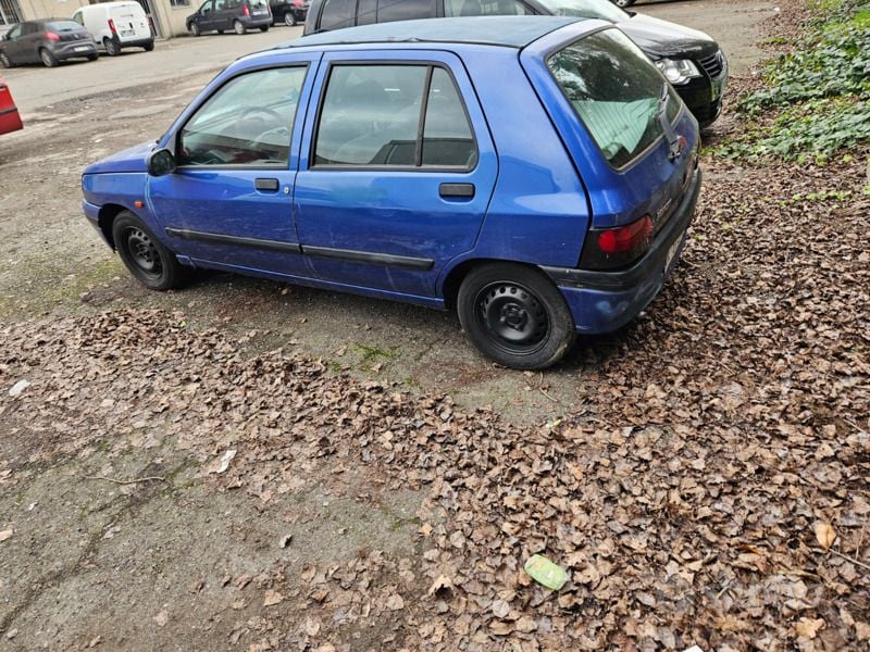Usata Renault Clio II 58 CV (42 kW) 1998 Blu Berlina