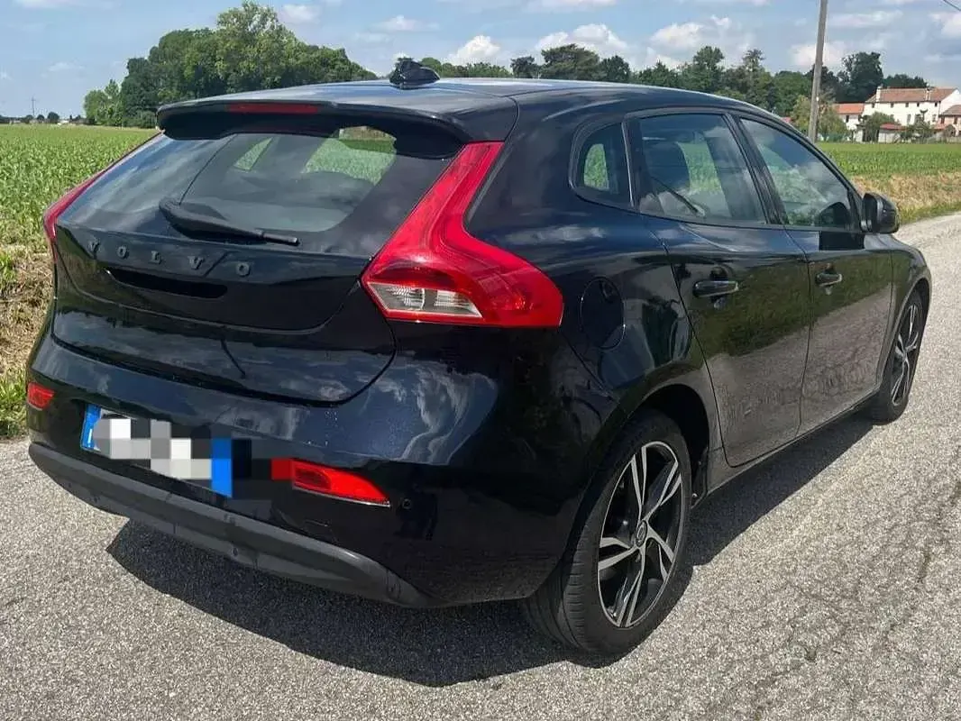 Usata Volvo V40 Summum 114 CV (83 kW) 2014 Nero Berlina