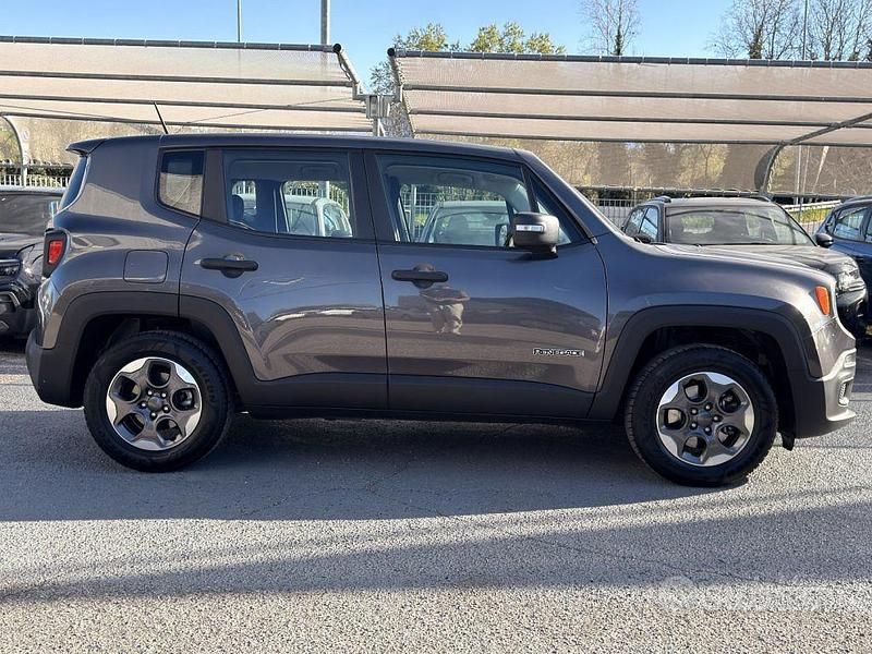 Occasion Jeep Renegade Sport 110 ch (80 kW) 2017 Gris SUV
