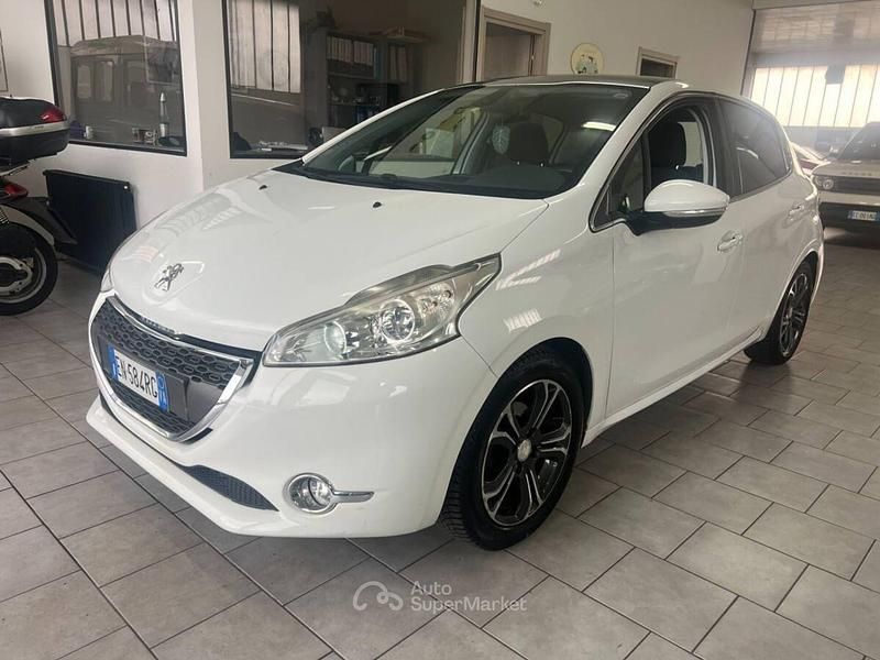 Usata Peugeot 208 Active 82 CV (60 kW) 2012 Bianco Utilitaria