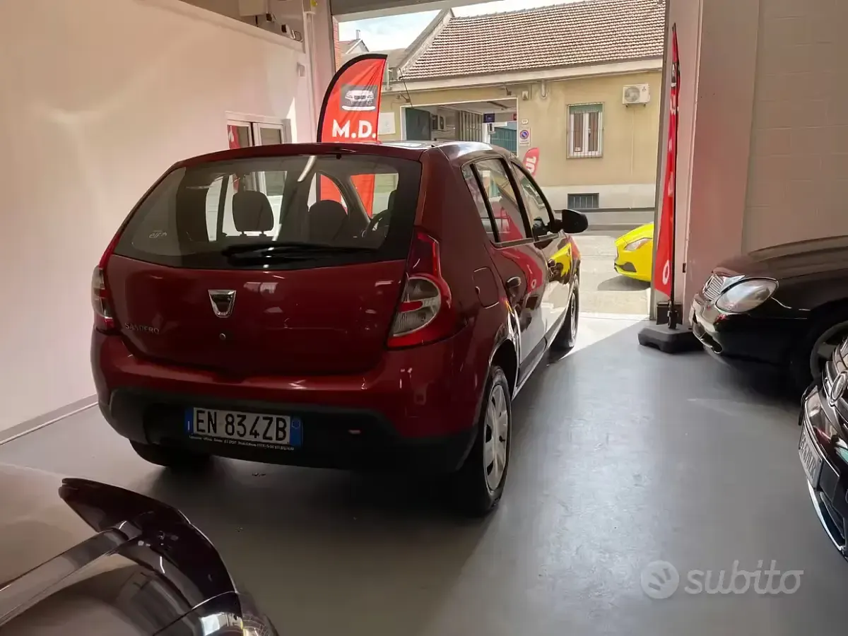 Usata Dacia Sandero Ambiance 72 CV (52 kW) 2013 Rosso Berlina