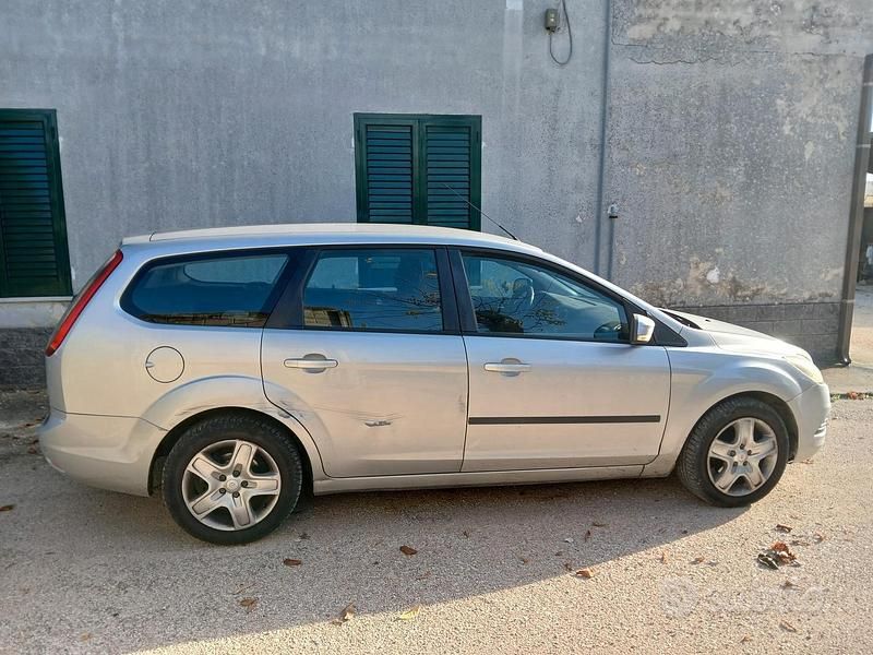 Usata Ford Focus 115 CV (84 kW) 2009 Grigio Station wagon