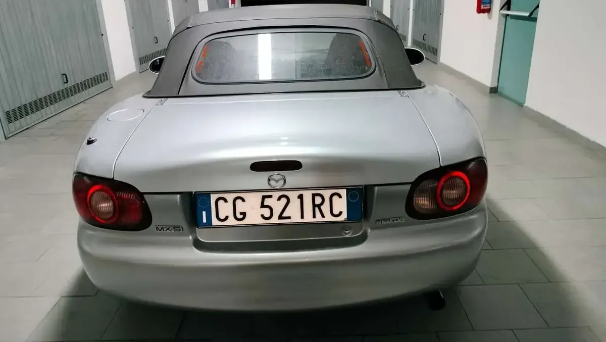 Usata Mazda MX5 110 CV (80 kW) 2003 Grigio Cabrio