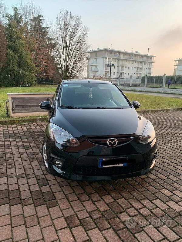 Usata Mazda 2 86 CV (63 kW) 2010 Nero Utilitaria