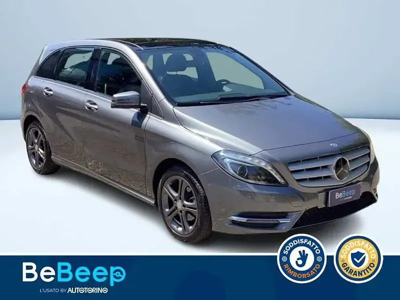 Usata Mercedes B180 Premium 109 CV (80 kW) 2014 Grigio metallizzato Utilitaria