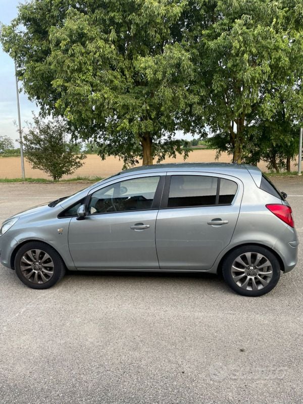 Usata Opel Corsa 80 CV (58 kW) 2010 Grigio Utilitaria