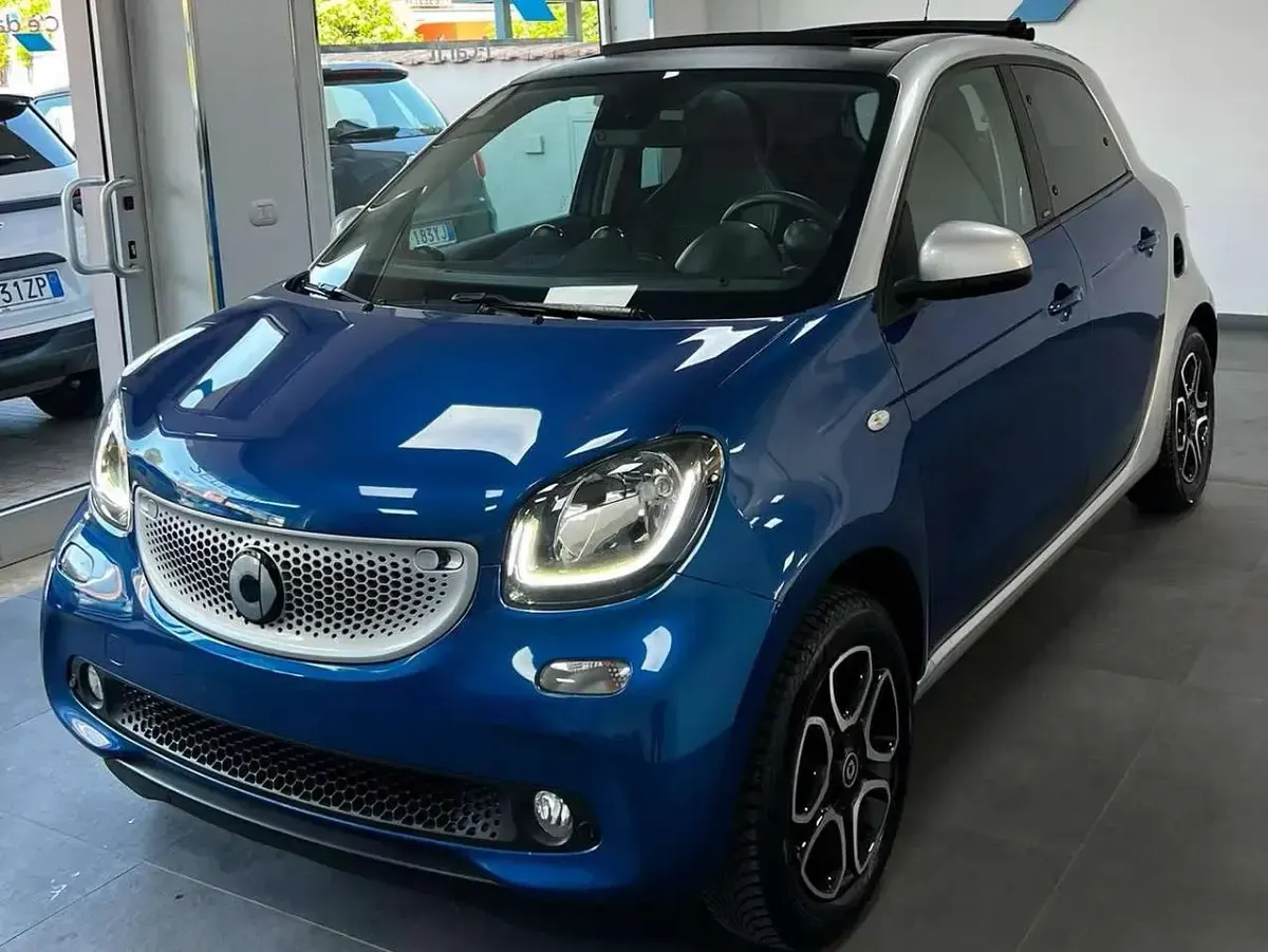 Usata Smart ForFour Prime 90 CV (66 kW) 2017 Blu/azzurro Utilitaria