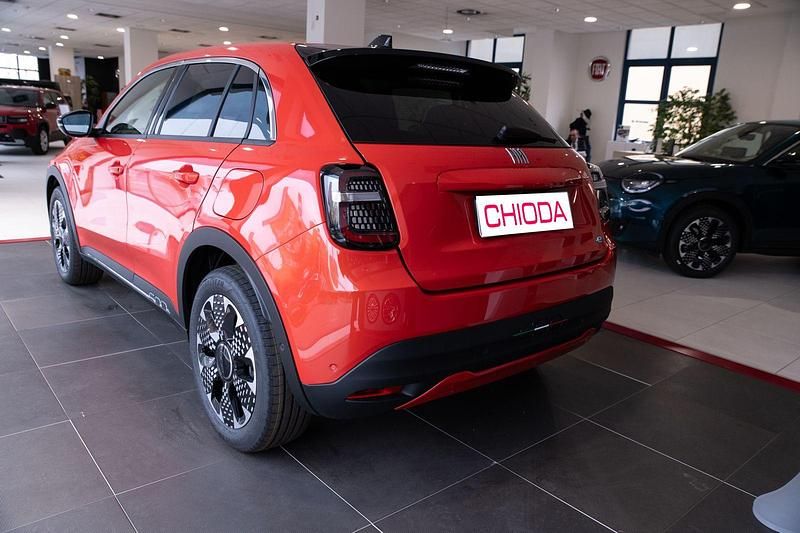 Nuova Fiat 600 La Prima 100 CV (73 kW) 2025