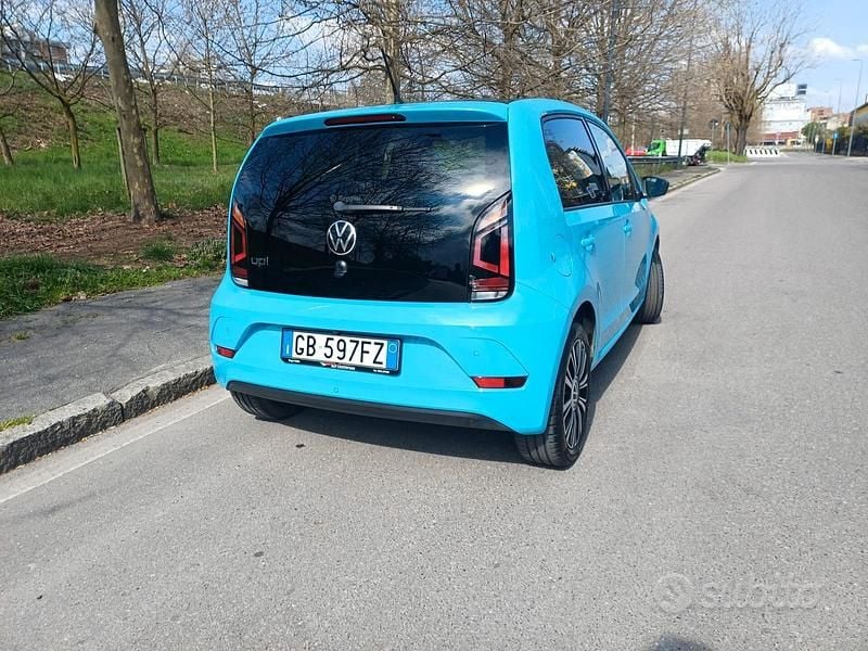 Usata VW up! Sport 65 CV (47 kW) 2020 Blu Utilitaria