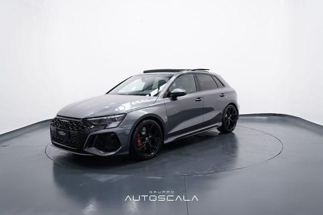 Grigio Usata 2024 Audi RS3 Comfort Tre volumi | 64.990 € (Cara) - Immagine 1/4
