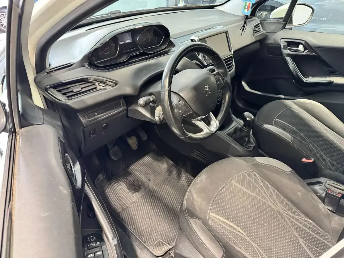 Usata Peugeot 208 Access 95 CV (69 kW) 2014 Bianco Utilitaria
