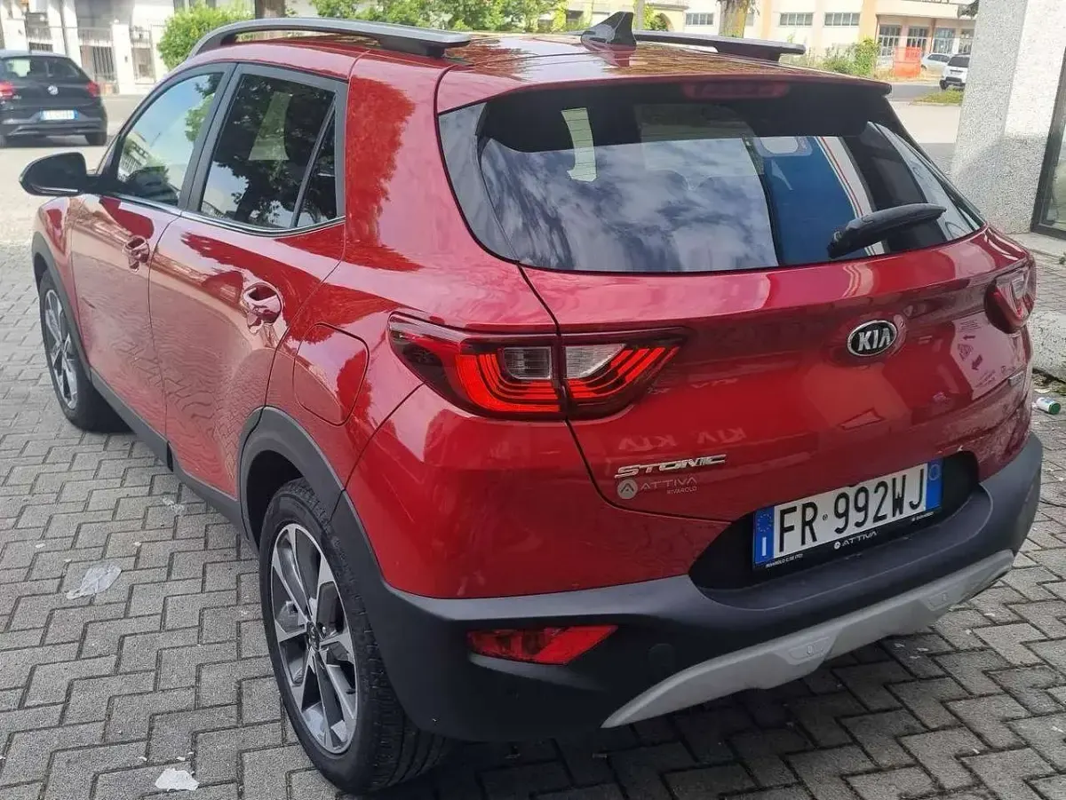 Usata Kia Stonic 120 CV (88 kW) 2019 Rosso SUV