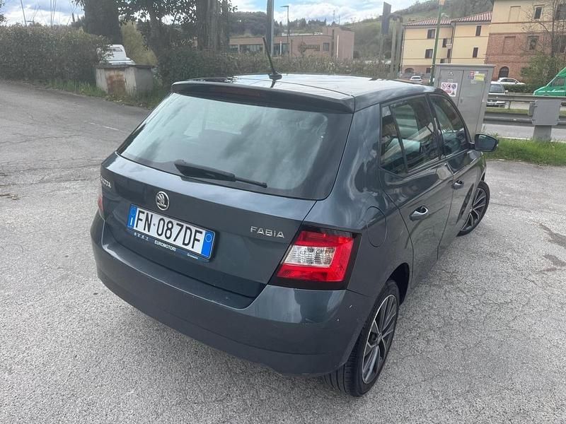 Usata Skoda Fabia Active 75 CV (55 kW) 2018 Grigio Berlina