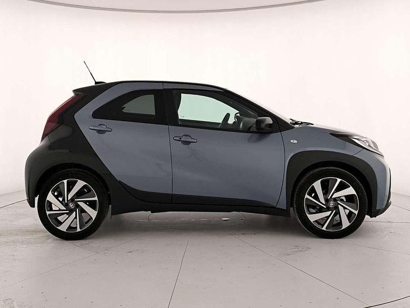 Nuova Toyota Aygo X Lounge 72 CV (52 kW) 2025 Persian salt & black SUV