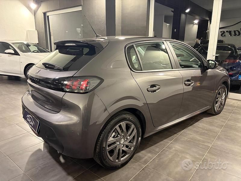 Usata Peugeot 208 Allure 102 CV (75 kW) 2022 Grigio Utilitaria