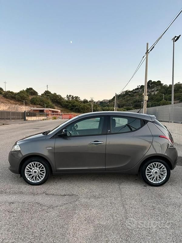 Usata Lancia Ypsilon Gold 95 CV (69 kW) 2017 Utilitaria