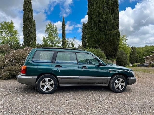 Usata Subaru Forester 170 CV (125 kW) 1999 Verde SUV