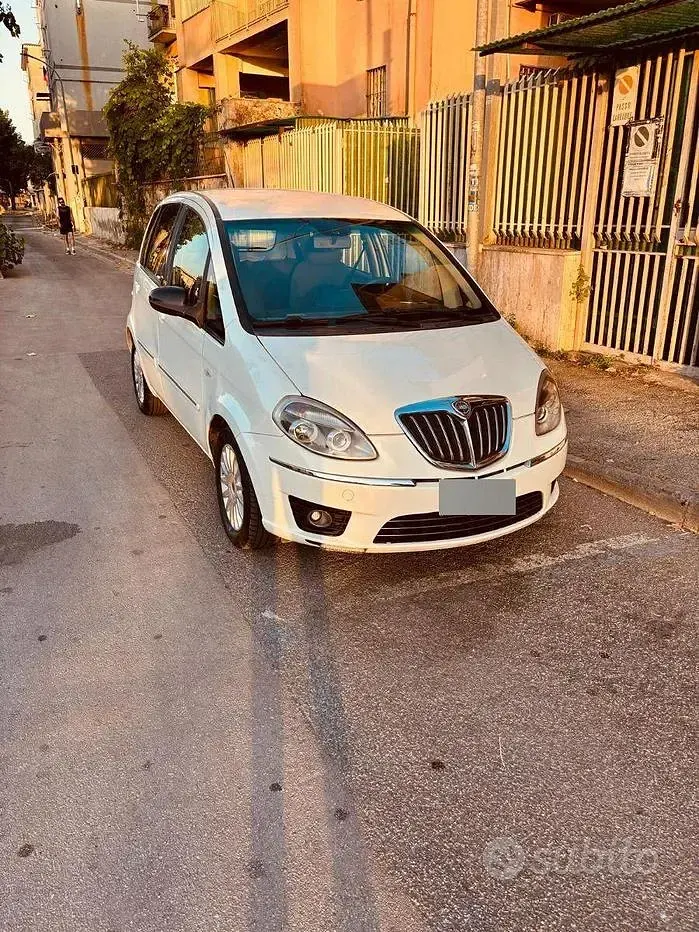 Usata Lancia Musa 95 CV (69 kW) 2011 Bianco Monovolume