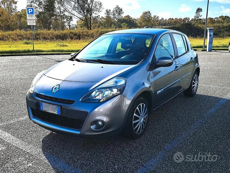 Usata Renault Clio II 75 CV (55 kW) 2011 Grigio Utilitaria