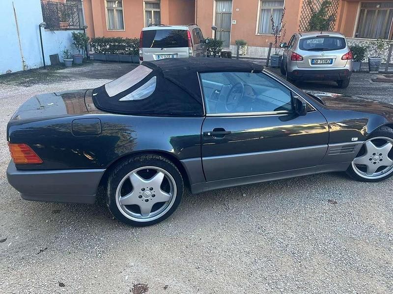 Begagnad Mercedes SL300 231 HK (169 kW) 1991 Svart Cab