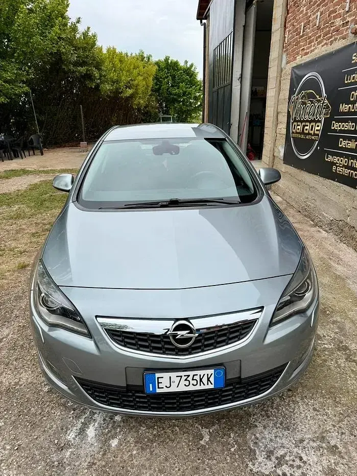 Usata Opel Astra 180 CV (132 kW) 2011