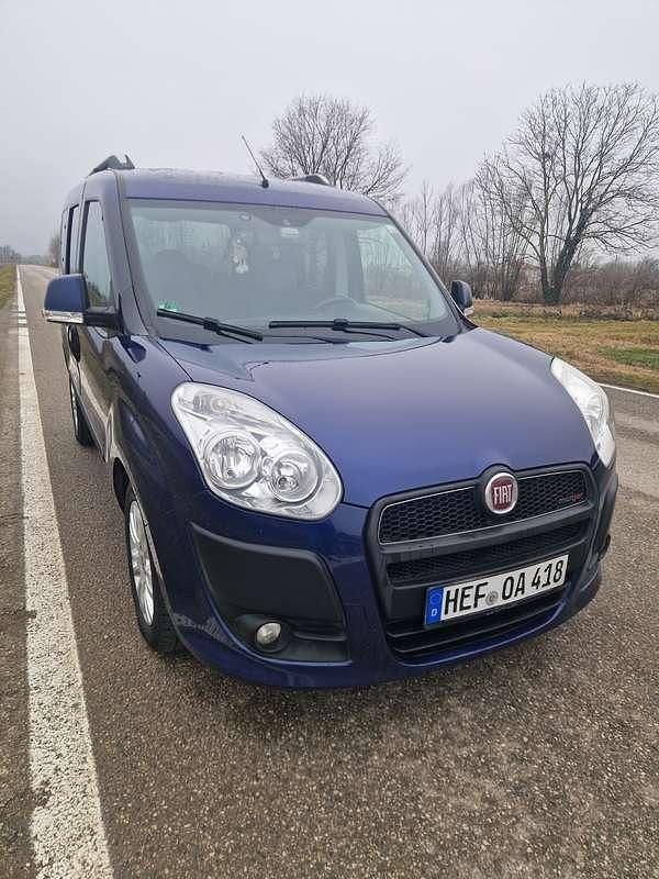 Usata Fiat Doblò Emotion 135 CV (99 kW) 2013 Blu/azzurro Monovolume